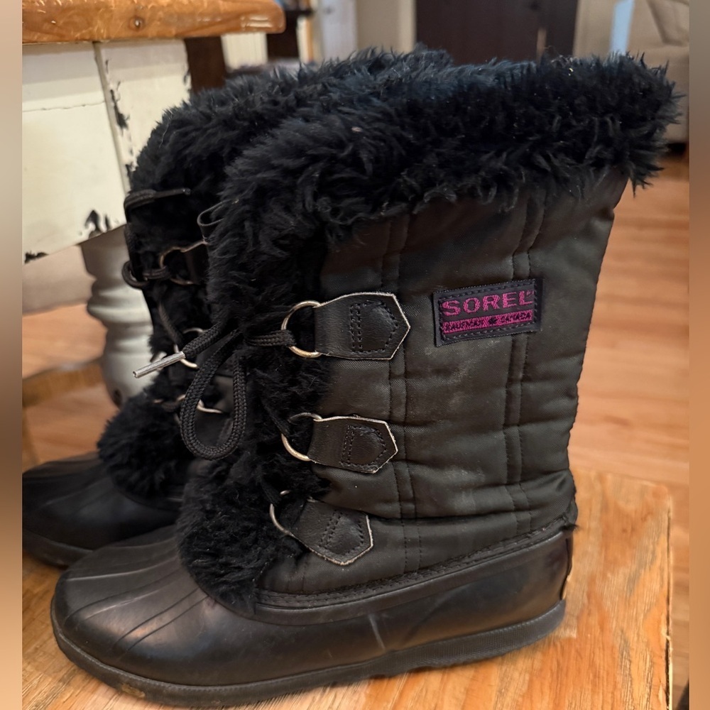 Sorel Black Quilted Fur Boots Well Worn